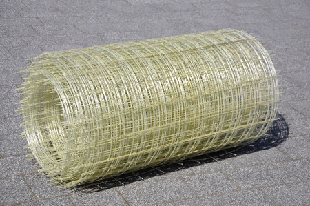 Kompozitní výztužná síť, průměr 3 mm, velikost oka 200x200 mm, šířka 1 m, je moderním řešením, které zajišťuje mimořádnou pevnost a odolnost ve výztuži konstrukce. Díky použití kompozitu je tato síť odolná vůči korozi a povětrnostním vlivům.